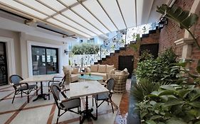 Mono Life Hotel